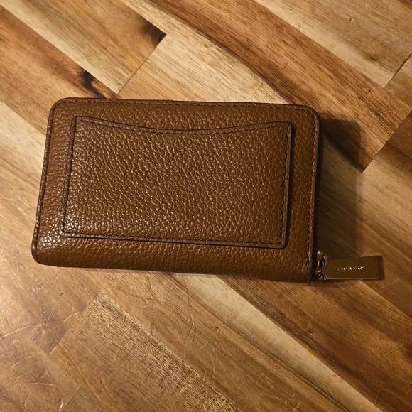 Michael Kors wallet - Picture 2 of 7